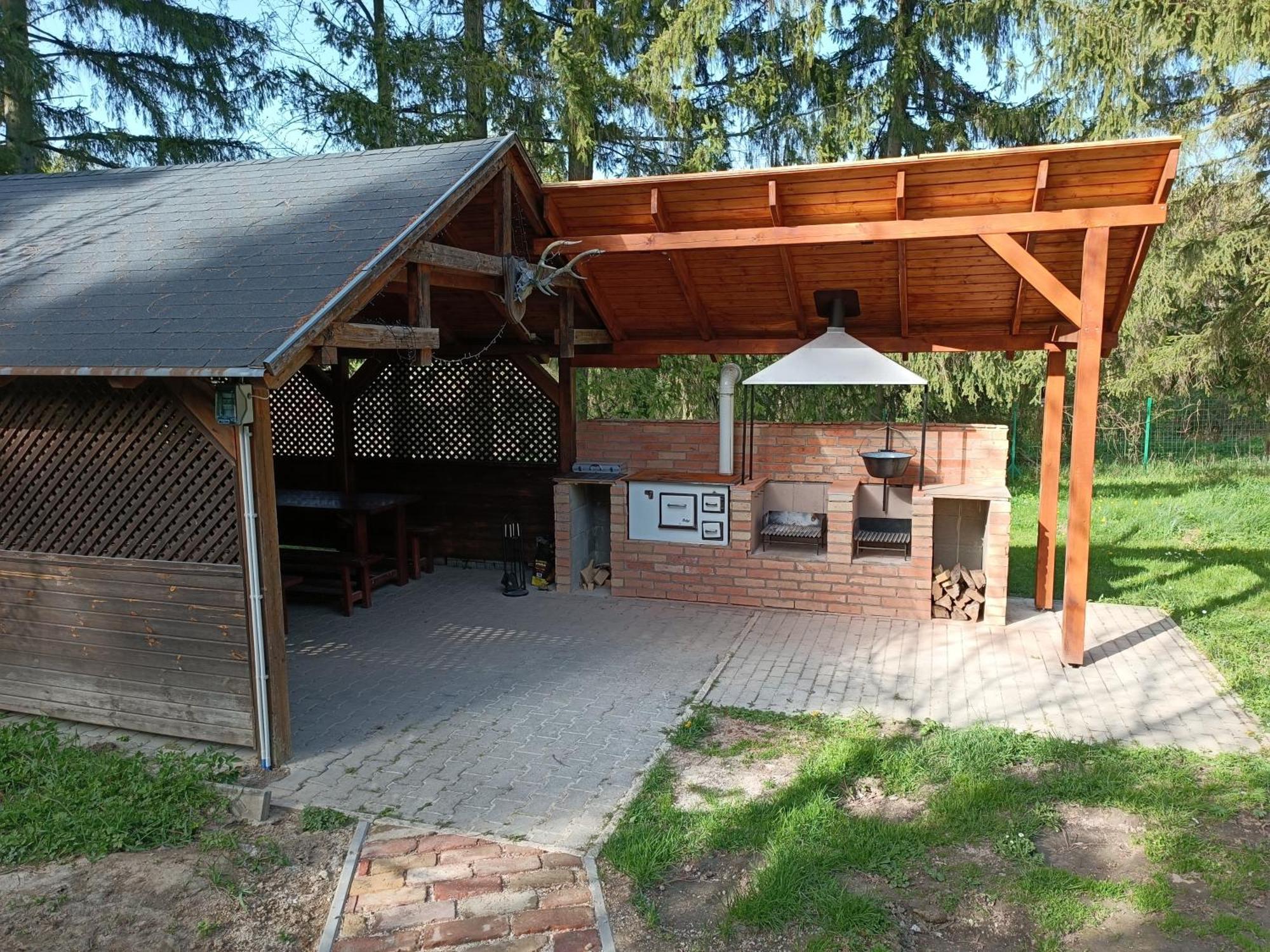Hotel Hétházpuszta Erdészlak Isztimér Esterno foto